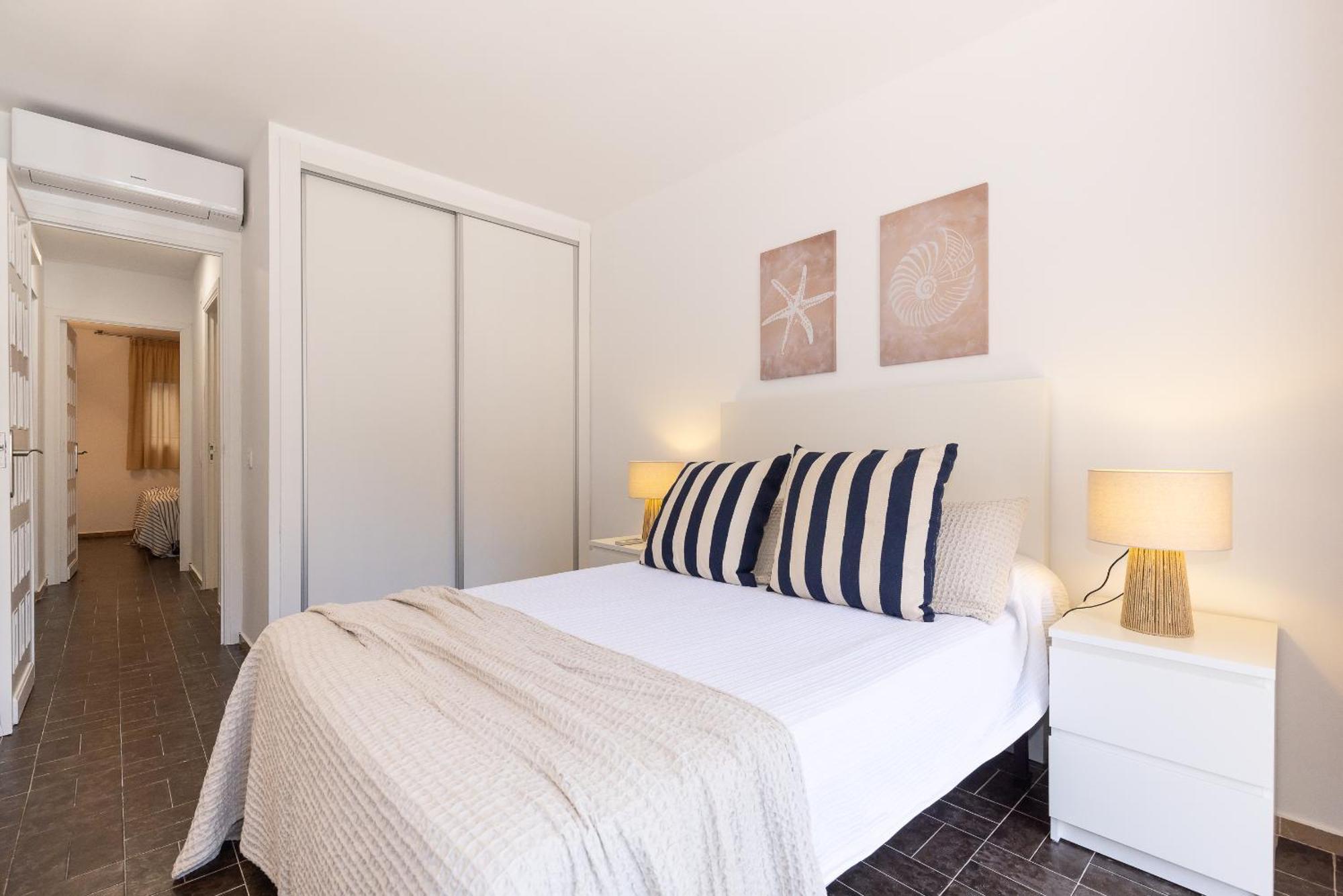 Uhc Dms Family Apartments Cambrils Habitación foto