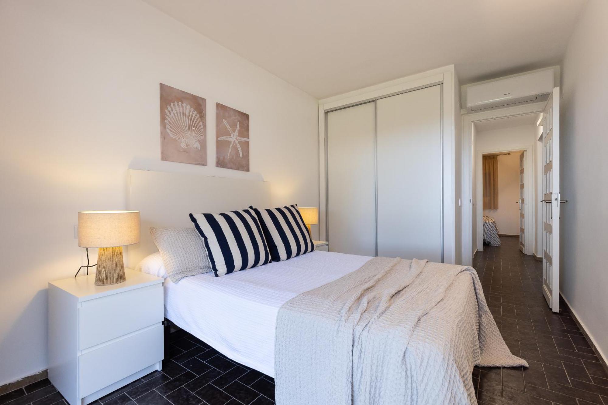 Uhc Dms Family Apartments Cambrils Habitación foto