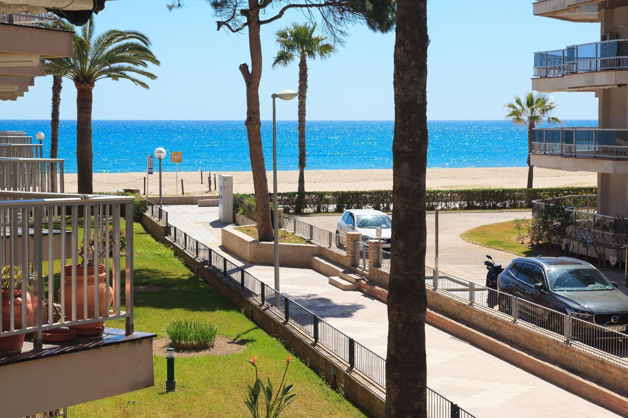 Uhc Dms Family Apartments Cambrils Habitación foto