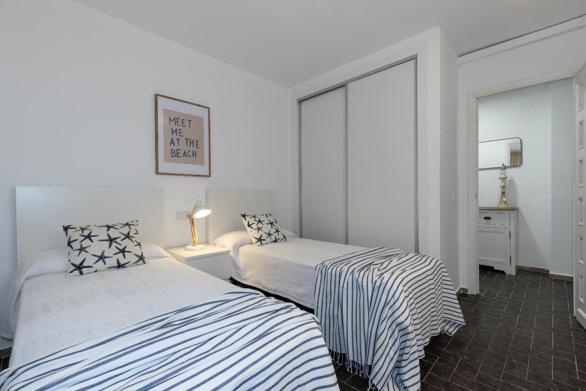 Uhc Dms Family Apartments Cambrils Habitación foto
